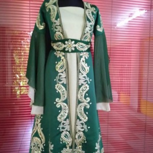 Kiralık yeşil çocuk kaftan takımı